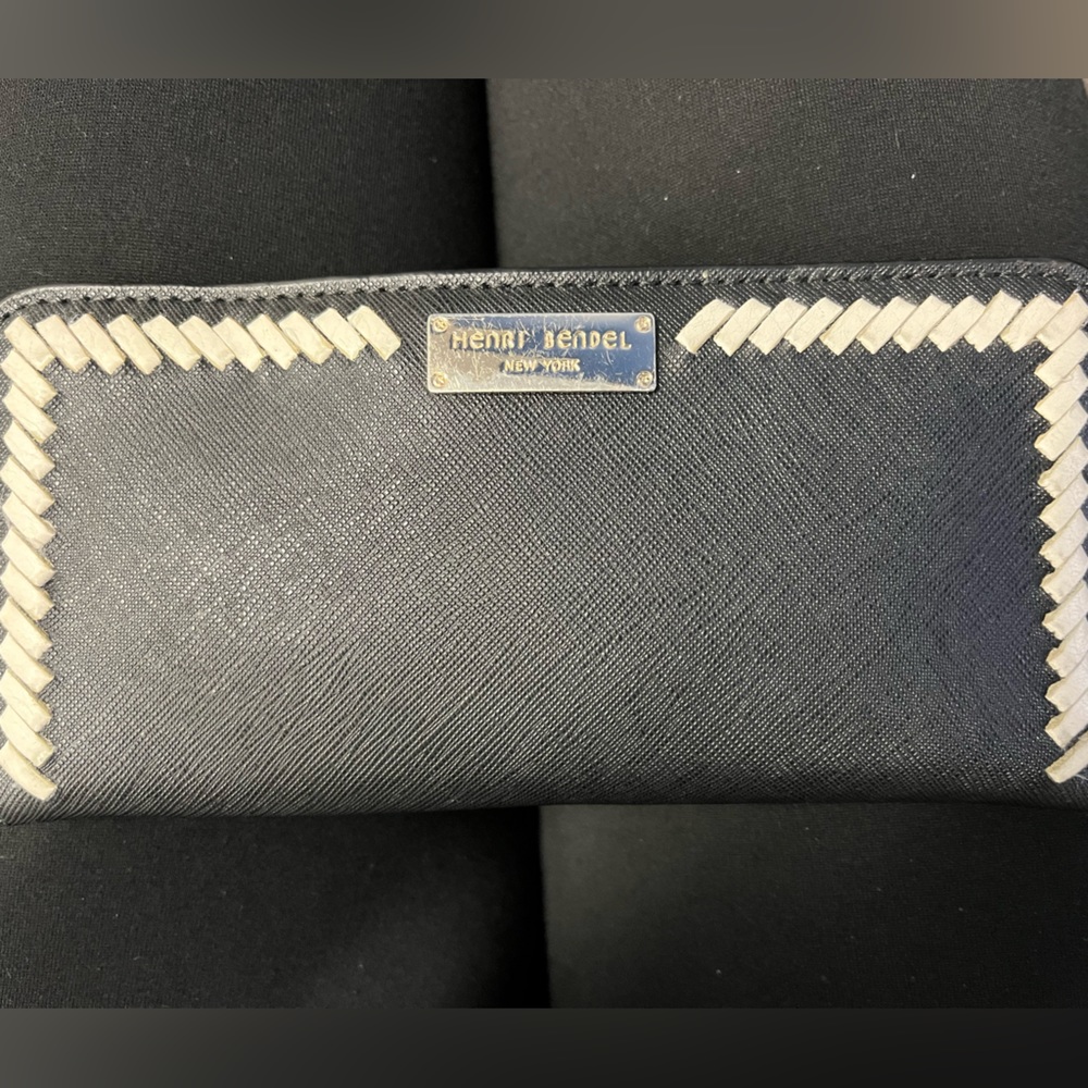 Henri Bendel Wallet